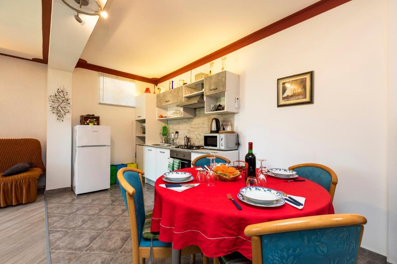 Apartman Maya มาลีโลชินจ์ ภายนอก รูปภาพ