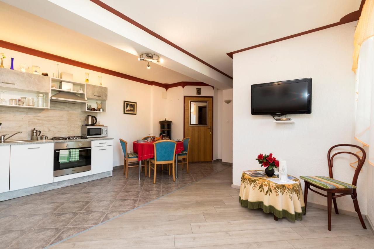 Apartman Maya มาลีโลชินจ์ ภายนอก รูปภาพ